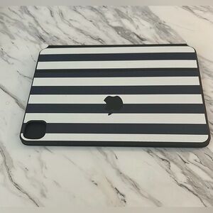 Apple Magic Backlit Keyboard for iPad Air 11-inch
(M2) - Black